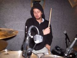David Šiler - natáčení bicích. Klikni pro větší obrázek v novém okně.